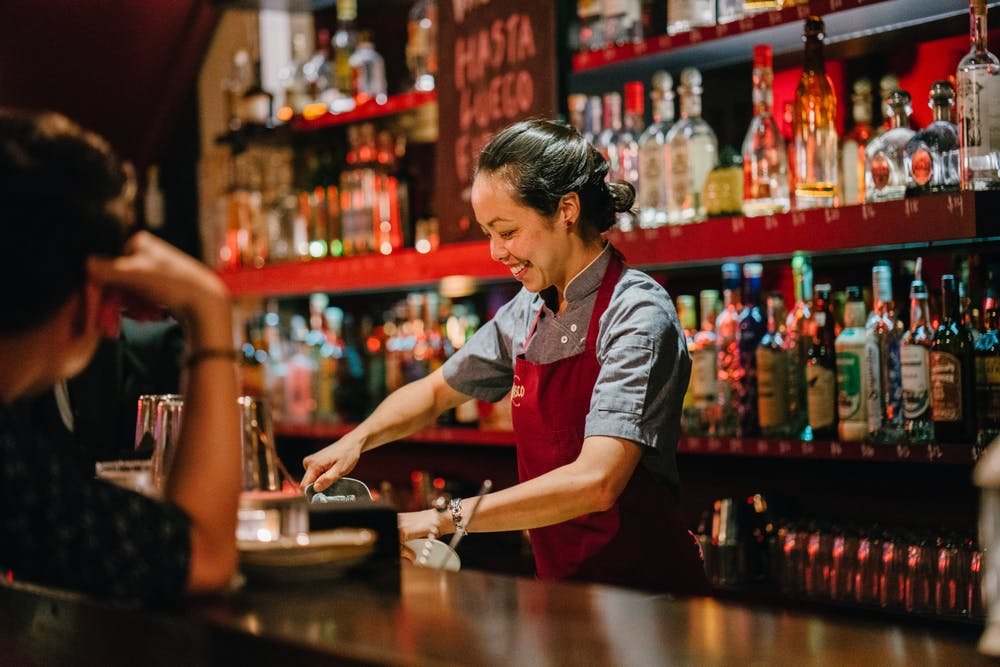 Steps to Become a Bartender in the USA