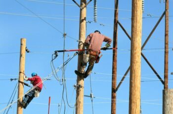 Steps to Become a Lineman